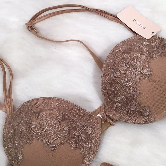 36A nude - Picture 4 of 6